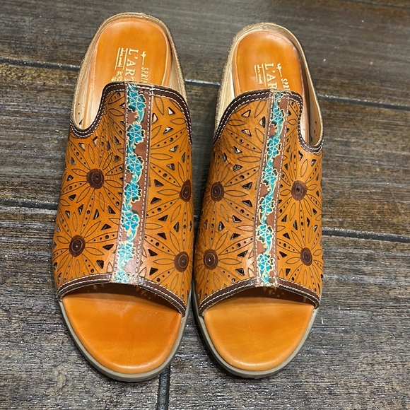 EUC Leather Slip on heels - Picture 3 of 8